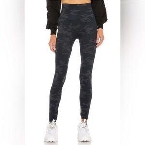 Spanx Look At Me Now Seamless Black/Gray Camo Leggings 1X